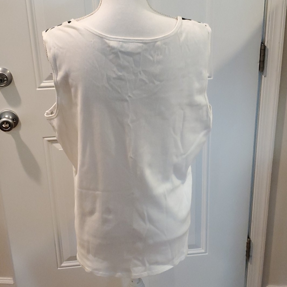 Clothing - Picture 3 of 3